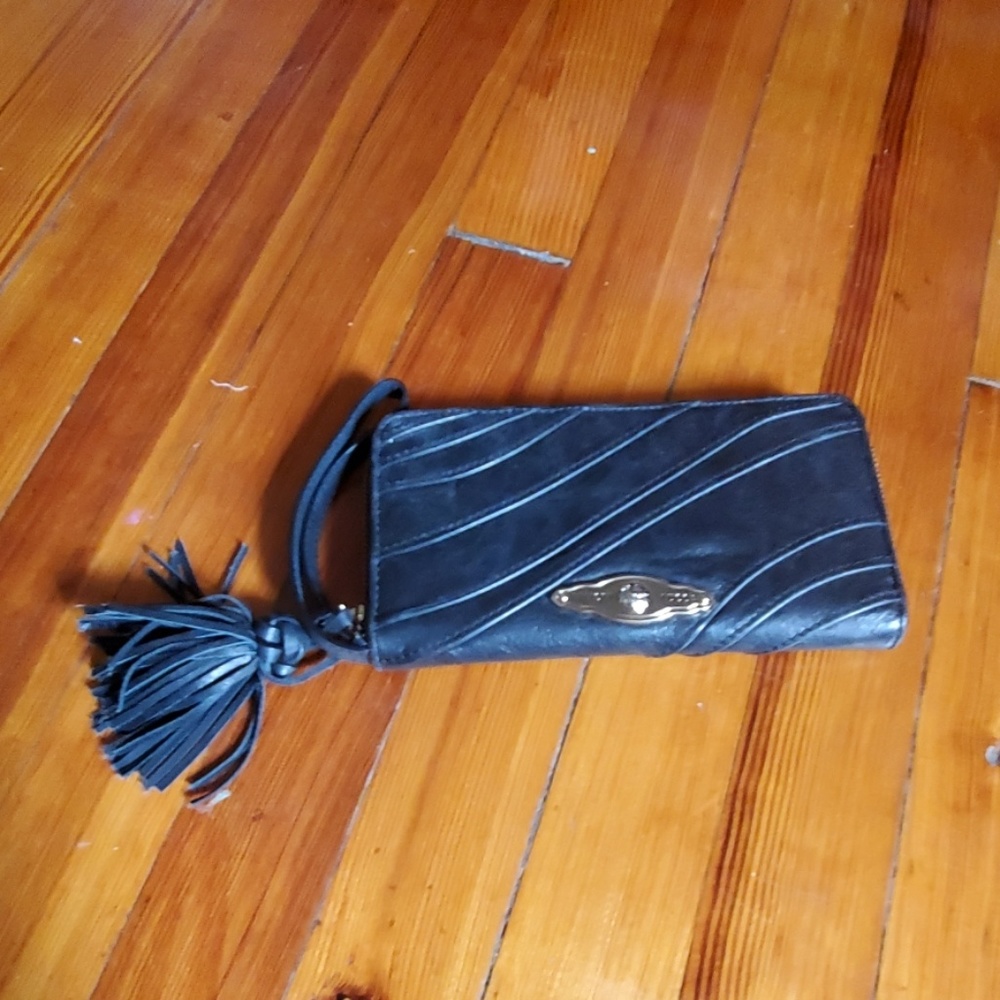 Elliott Lucca wallet